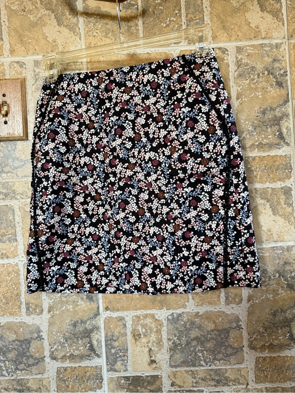 Ann Taylor LOFT Black Floral Mini Skirt Size 0
